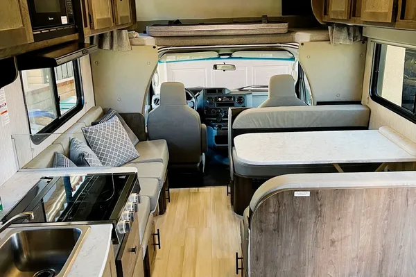 New!!! 2022 Coachmen Leprechaun 26ft!Easy to use and drive!