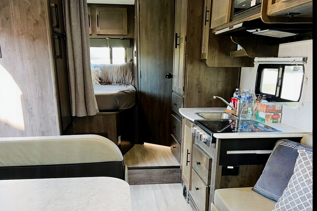New!!! 2022 Coachmen Leprechaun 26ft!Easy to use and drive!