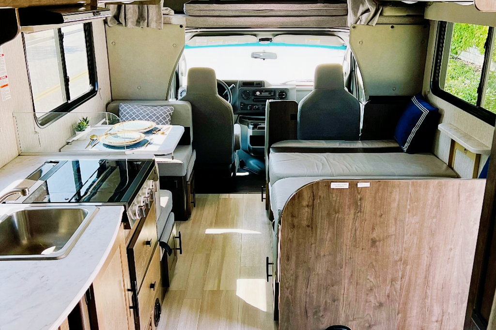 New!!! 2022 Coachmen Leprechaun 26ft!Easy to use and drive!
