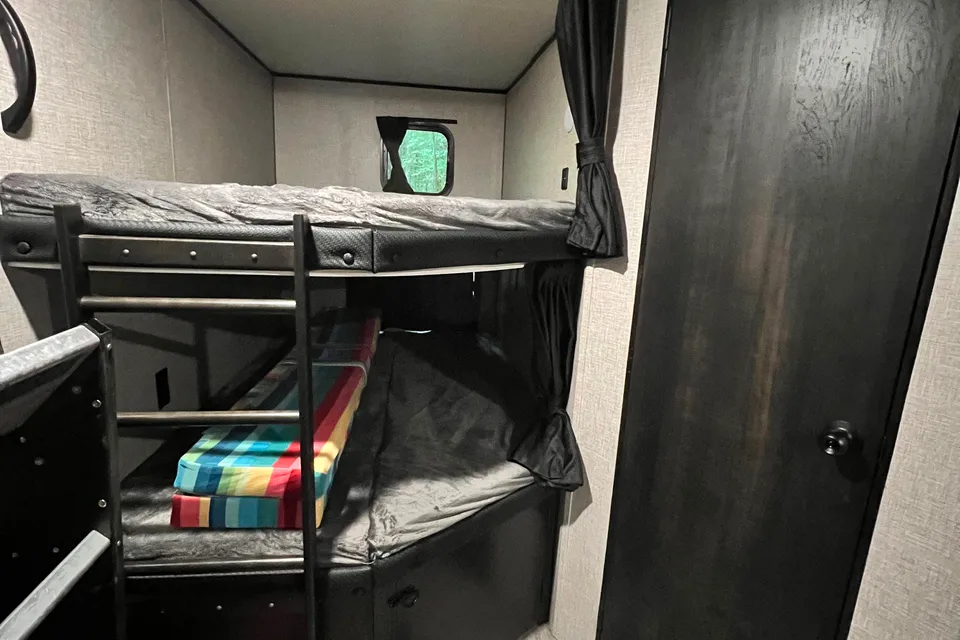 Jayco Jayflight SLX 286BHSW BAJA: Ultimate Travel Trailer for Adventure Seekers (Sleeps up to 10)