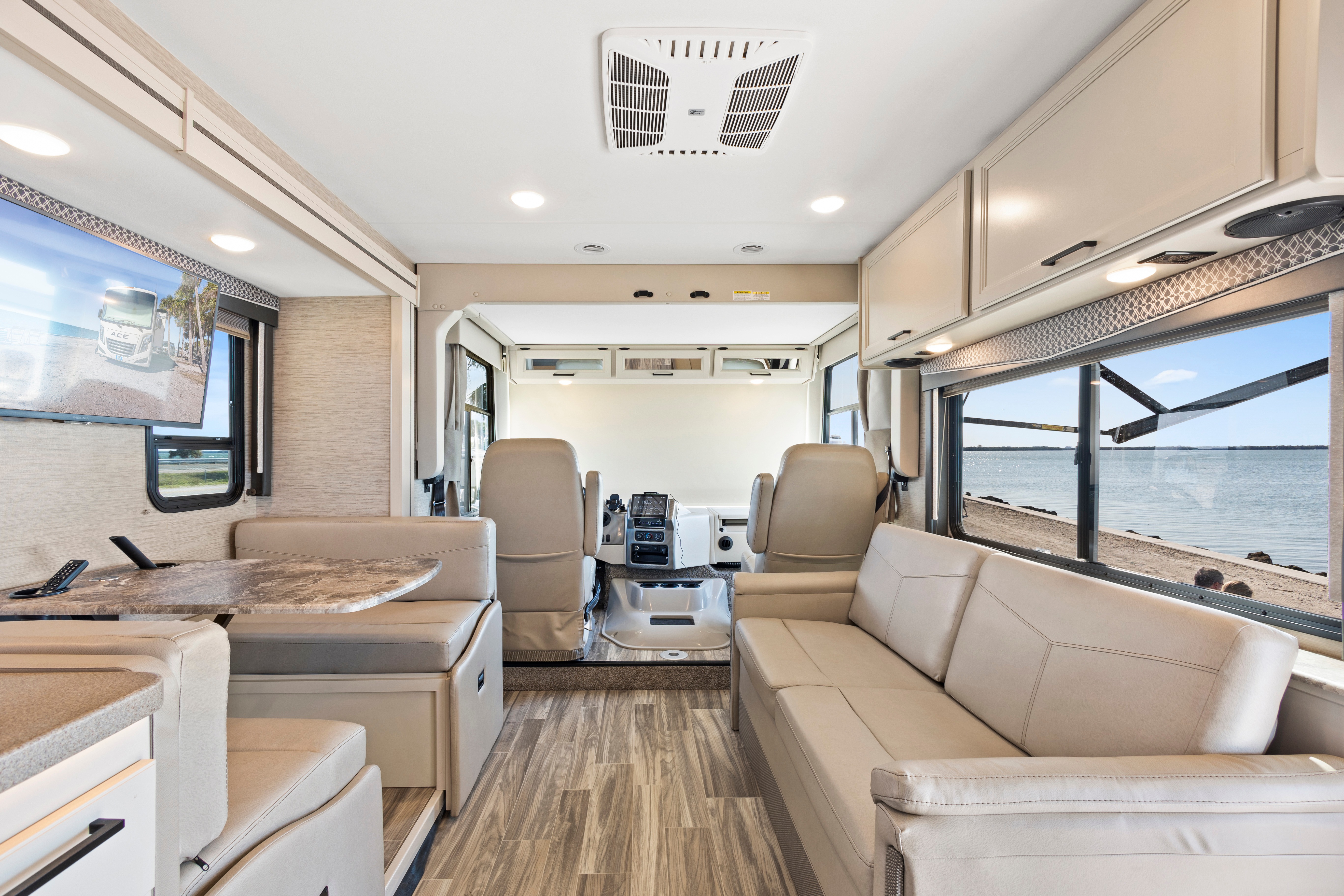 Thor ACE Luxury RV: Spacious Bunk Beds, Pet-Friendly & Fully Loaded