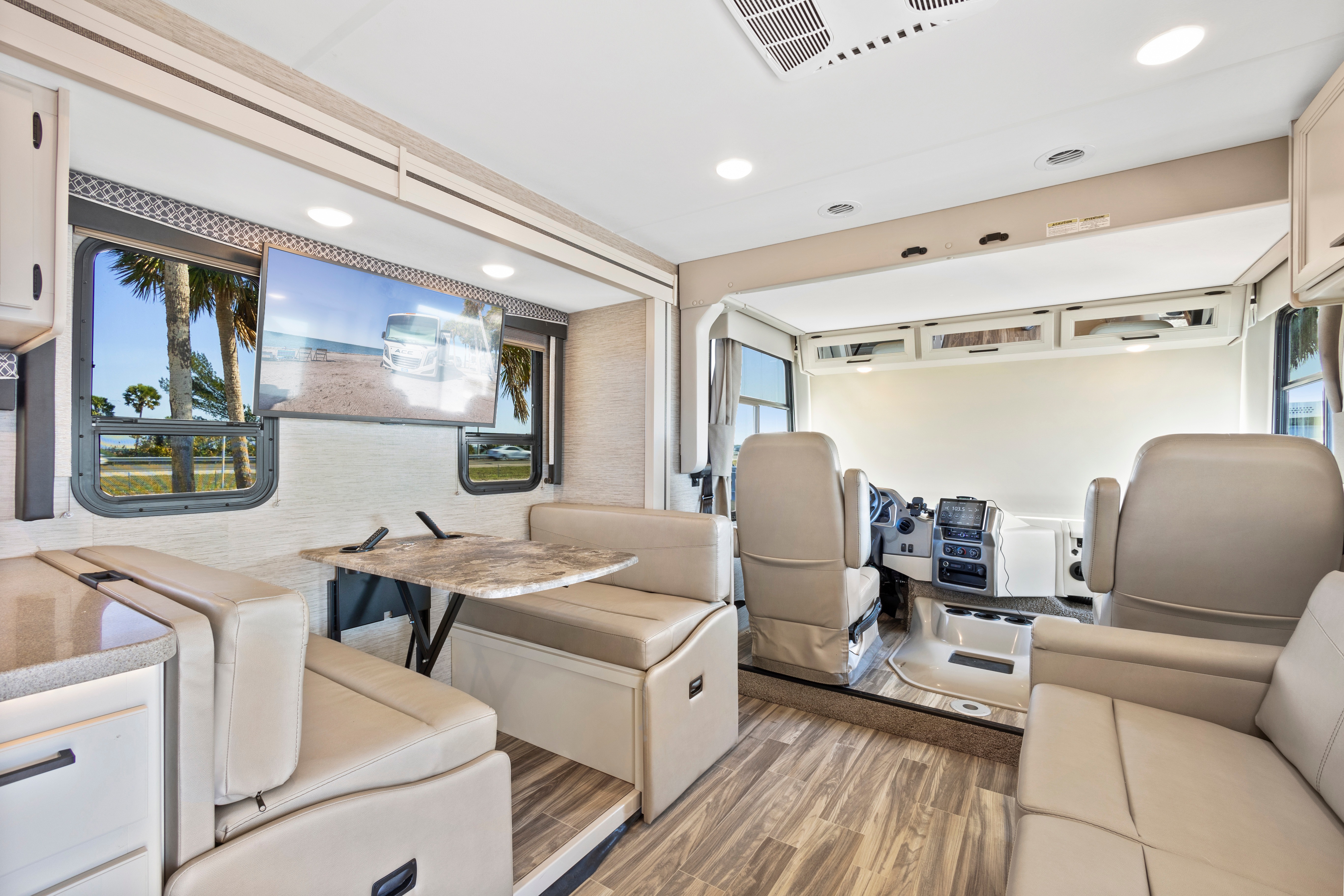 Thor ACE Luxury RV: Spacious Bunk Beds, Pet-Friendly & Fully Loaded