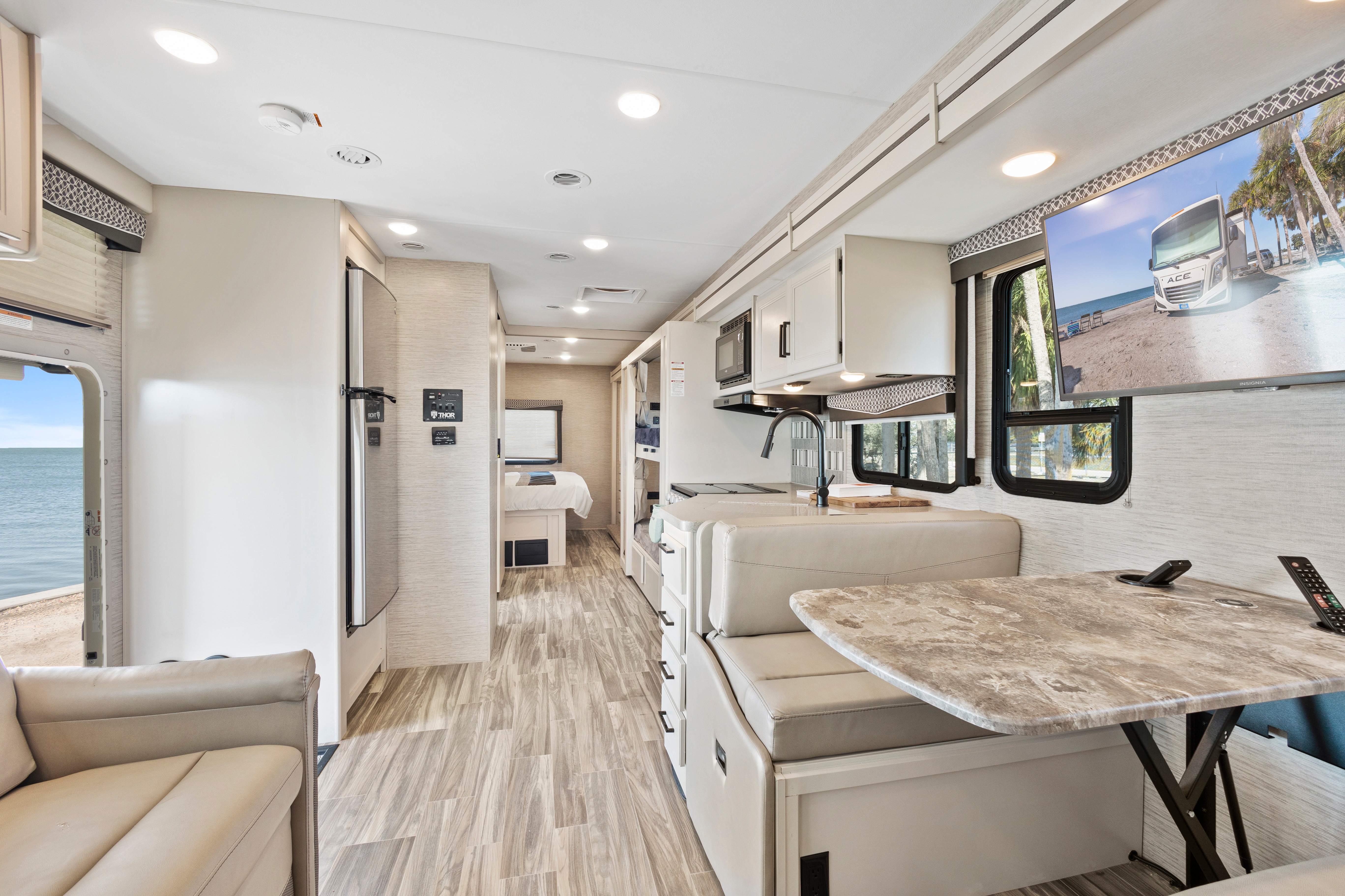 Thor ACE Luxury RV: Spacious Bunk Beds, Pet-Friendly & Fully Loaded