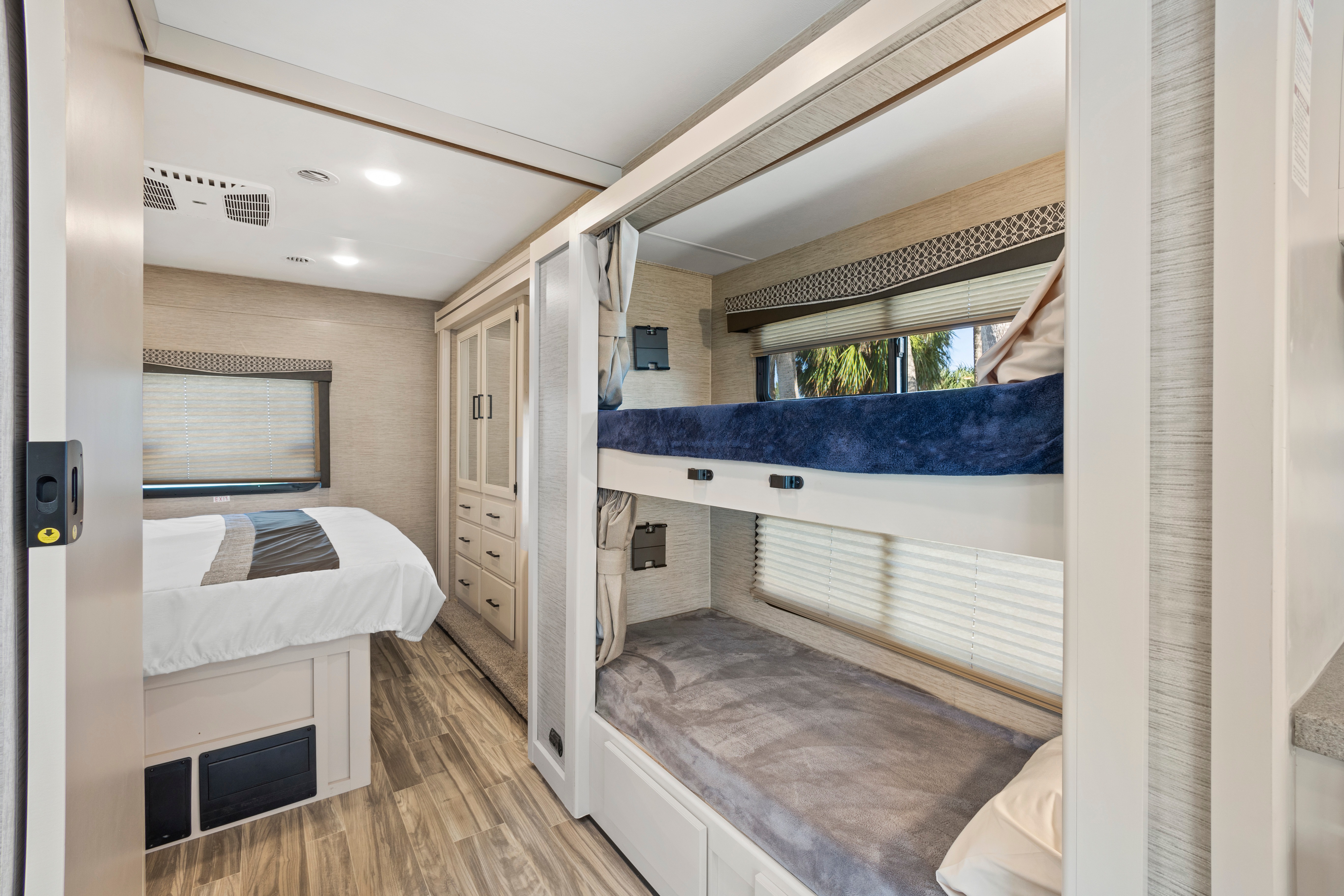 Thor ACE Luxury RV: Spacious Bunk Beds, Pet-Friendly & Fully Loaded