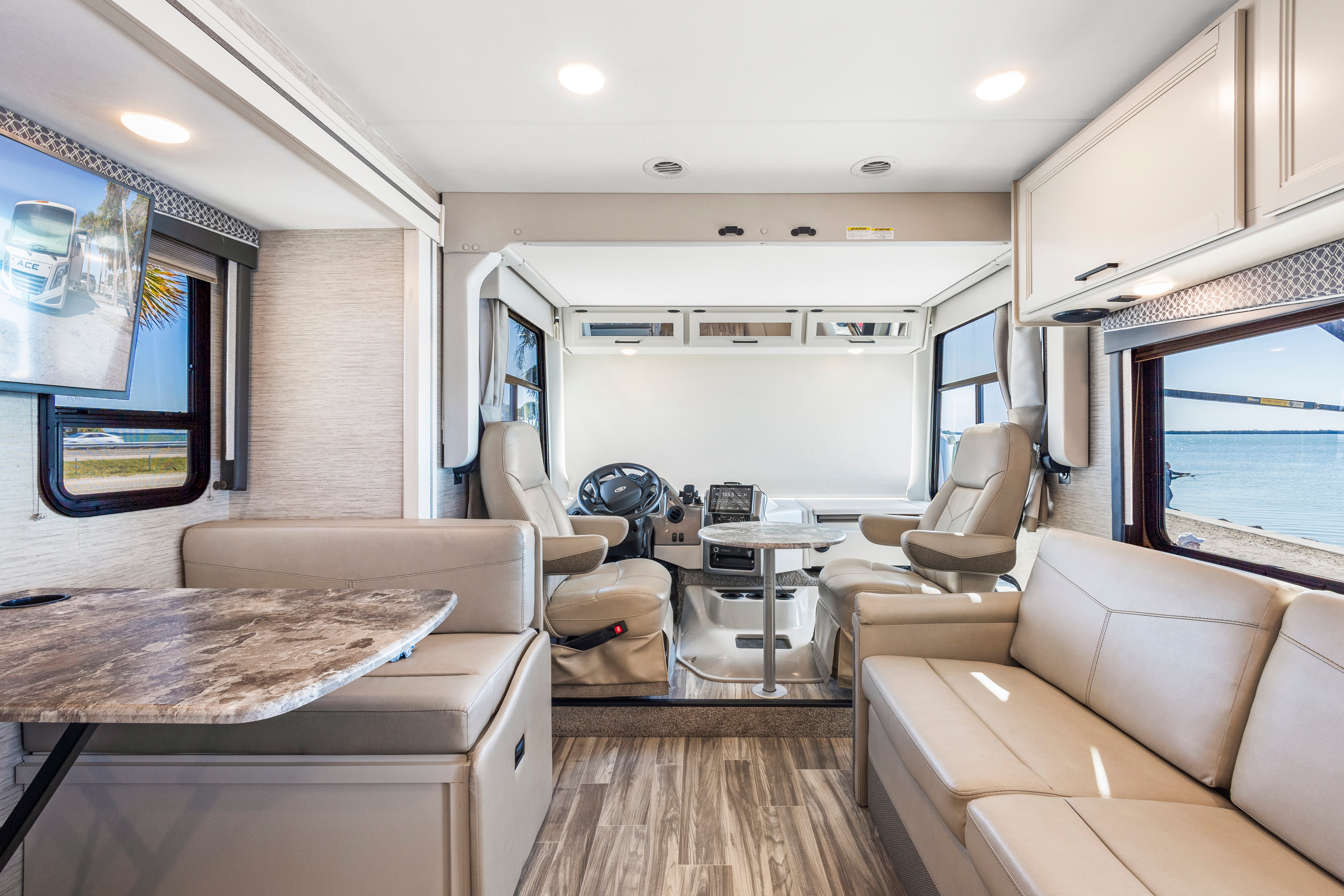 Thor ACE Luxury RV: Spacious Bunk Beds, Pet-Friendly & Fully Loaded