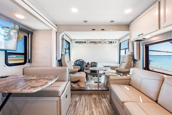 Thor ACE Luxury RV: Spacious Bunk Beds, Pet-Friendly & Fully Loaded
