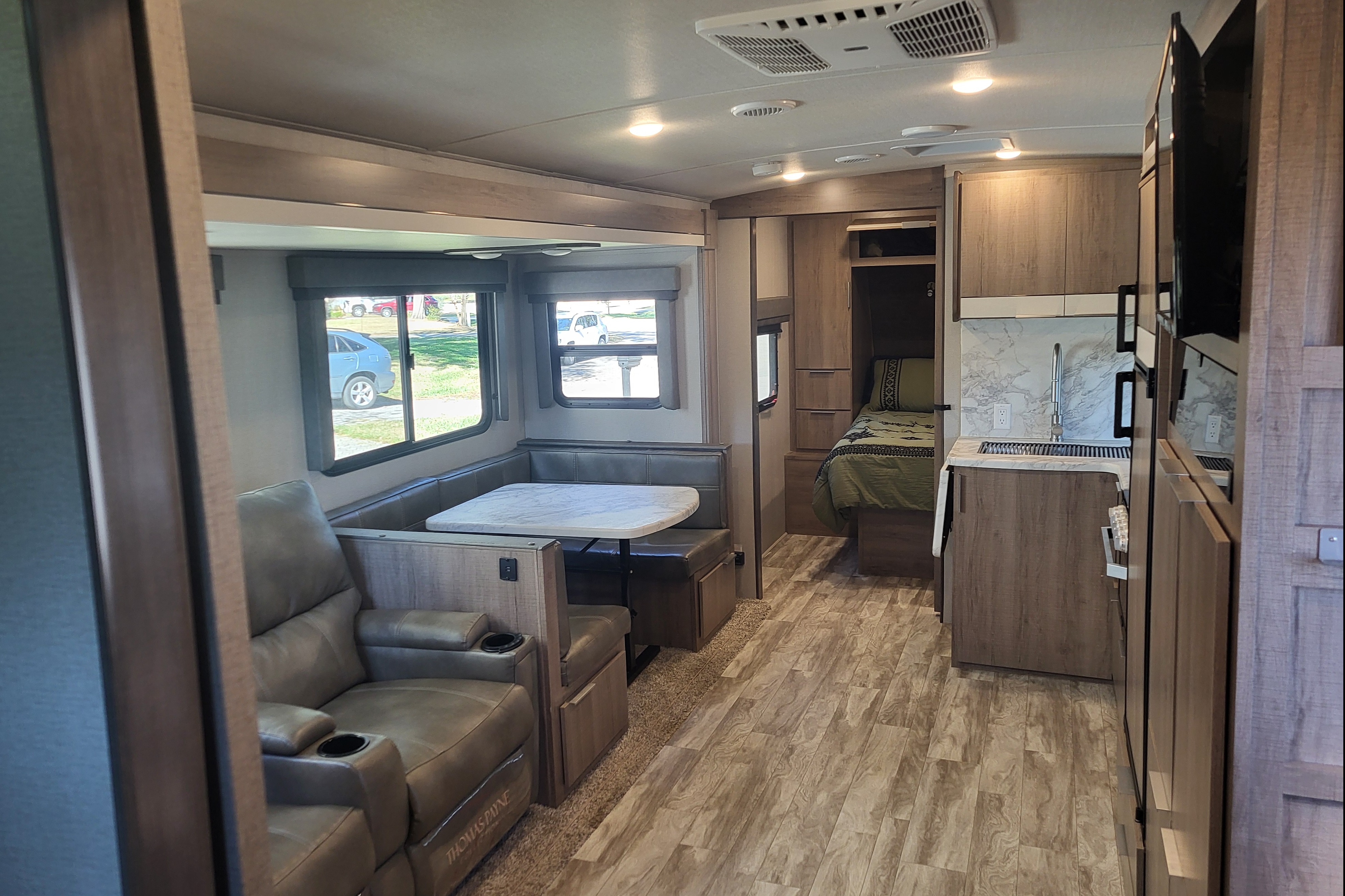 Spacious Couples RV – Delivered, Setup & Stocked