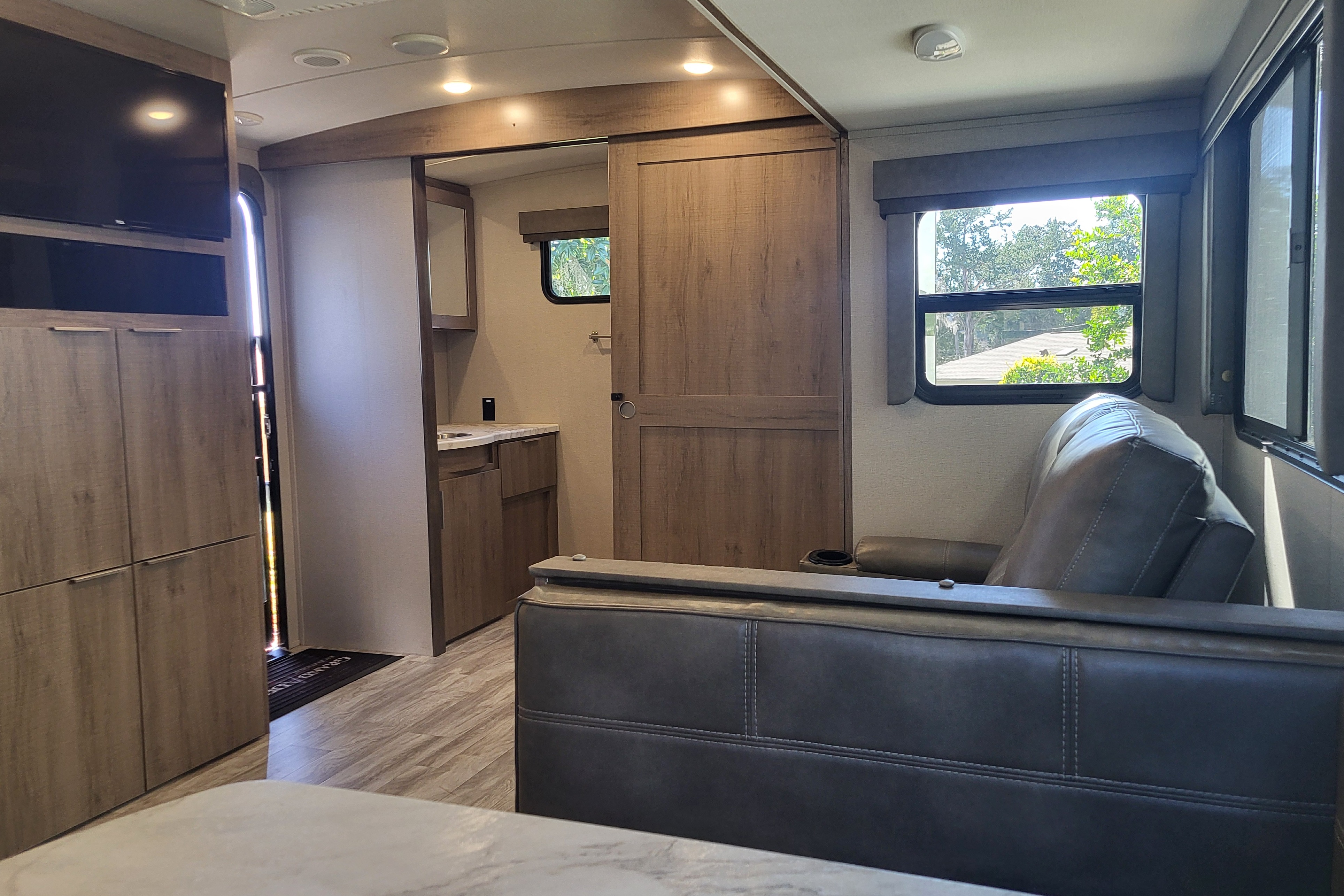 Spacious Couples RV – Delivered, Setup & Stocked