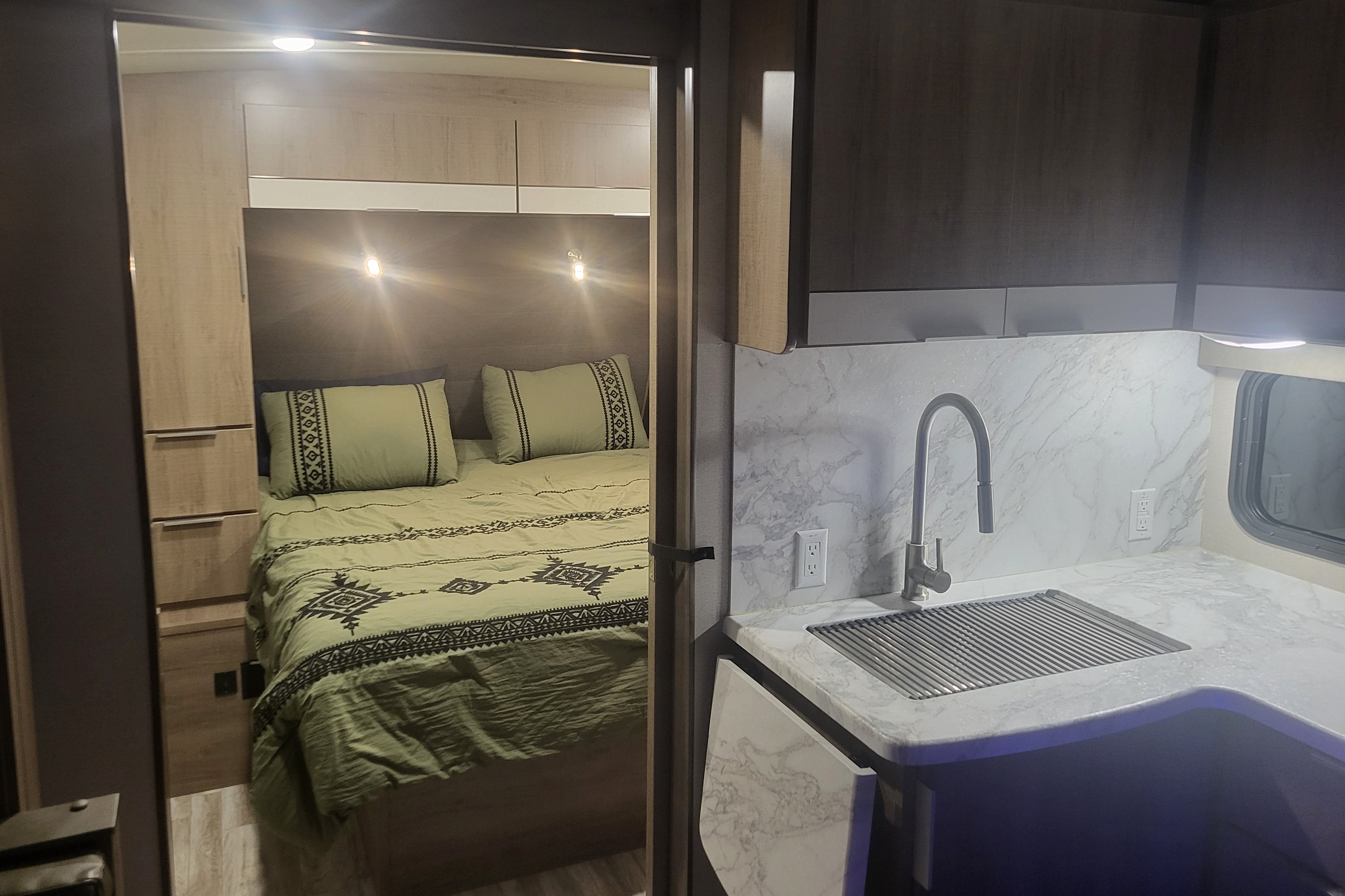 Spacious Couples RV – Delivered, Setup & Stocked