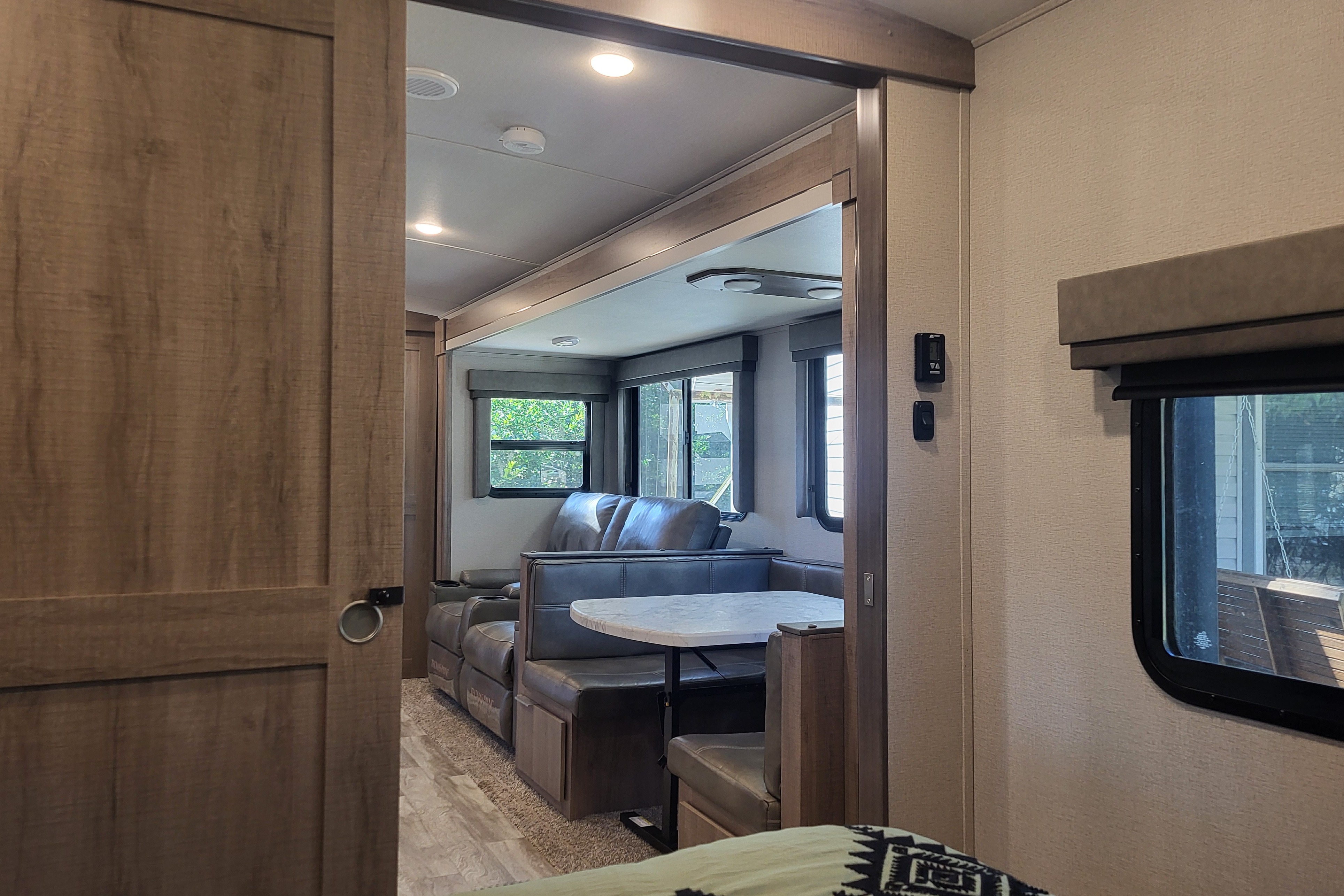 Spacious Couples RV – Delivered, Setup & Stocked