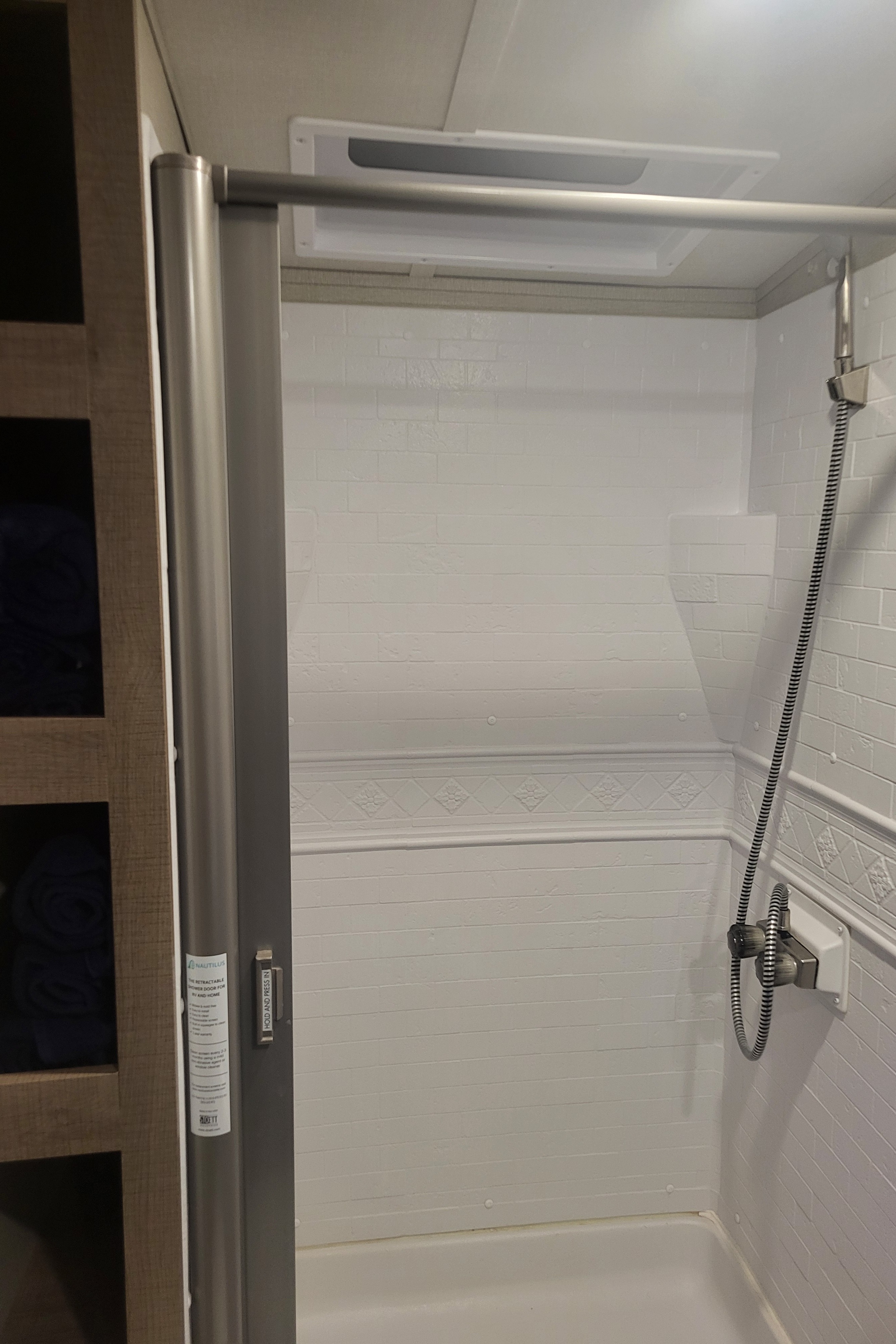 Spacious Couples RV – Delivered, Setup & Stocked