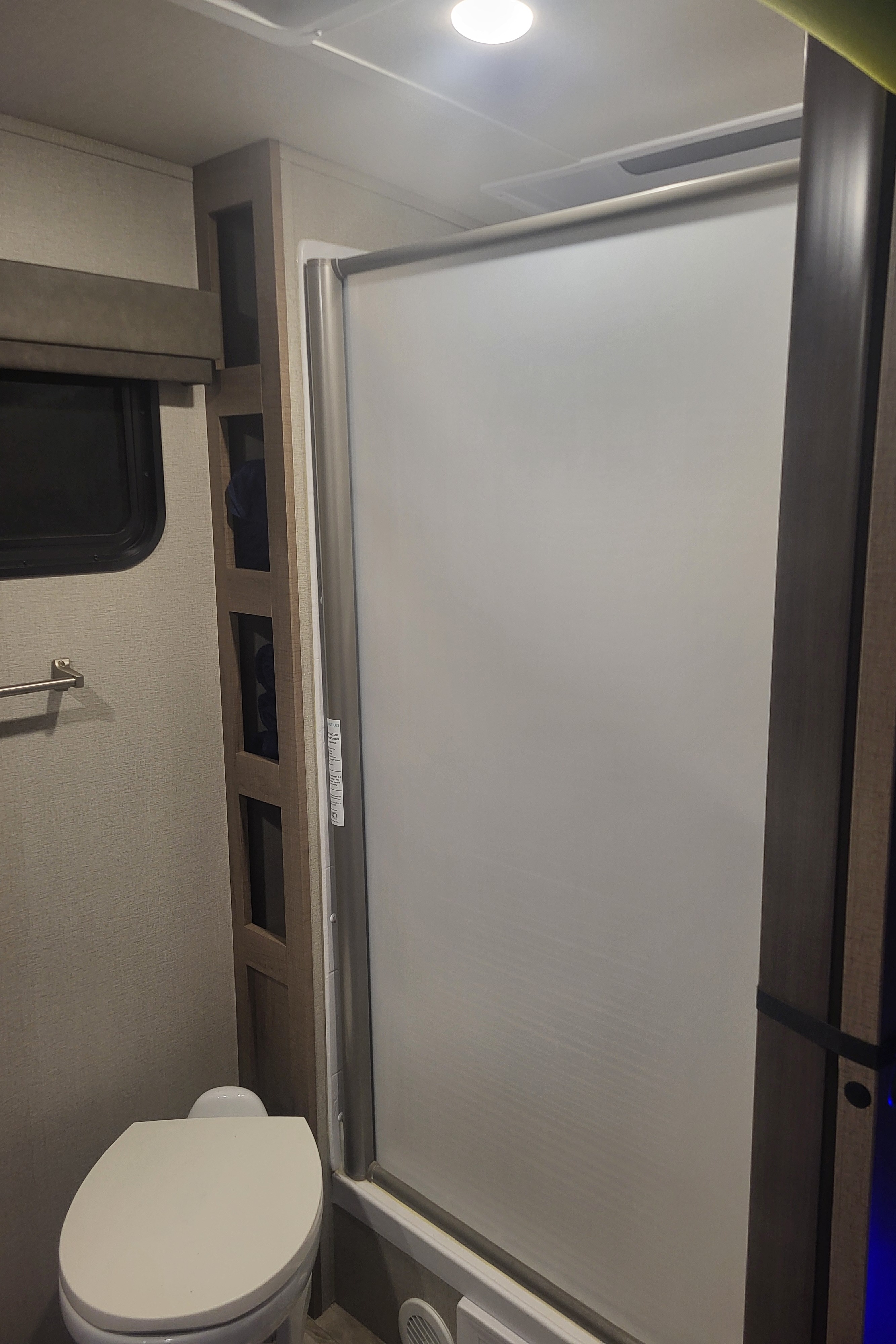 Spacious Couples RV – Delivered, Setup & Stocked