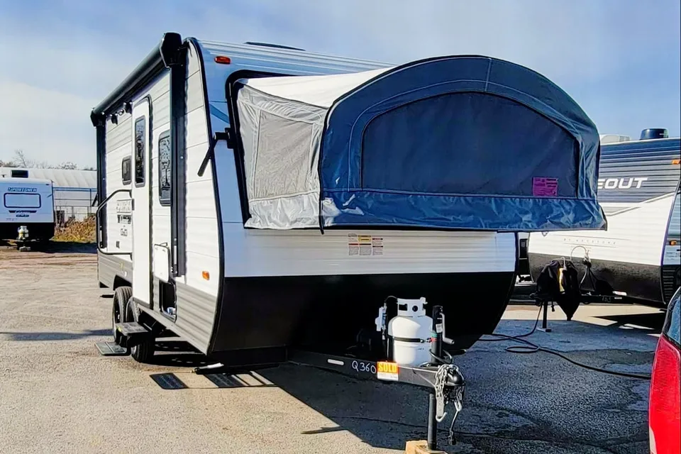 Tonia 's "Hybrid" Tent Trailer