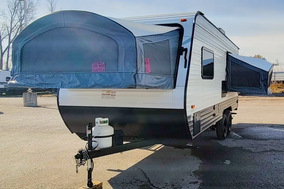 Tonia 's "Hybrid" Tent Trailer