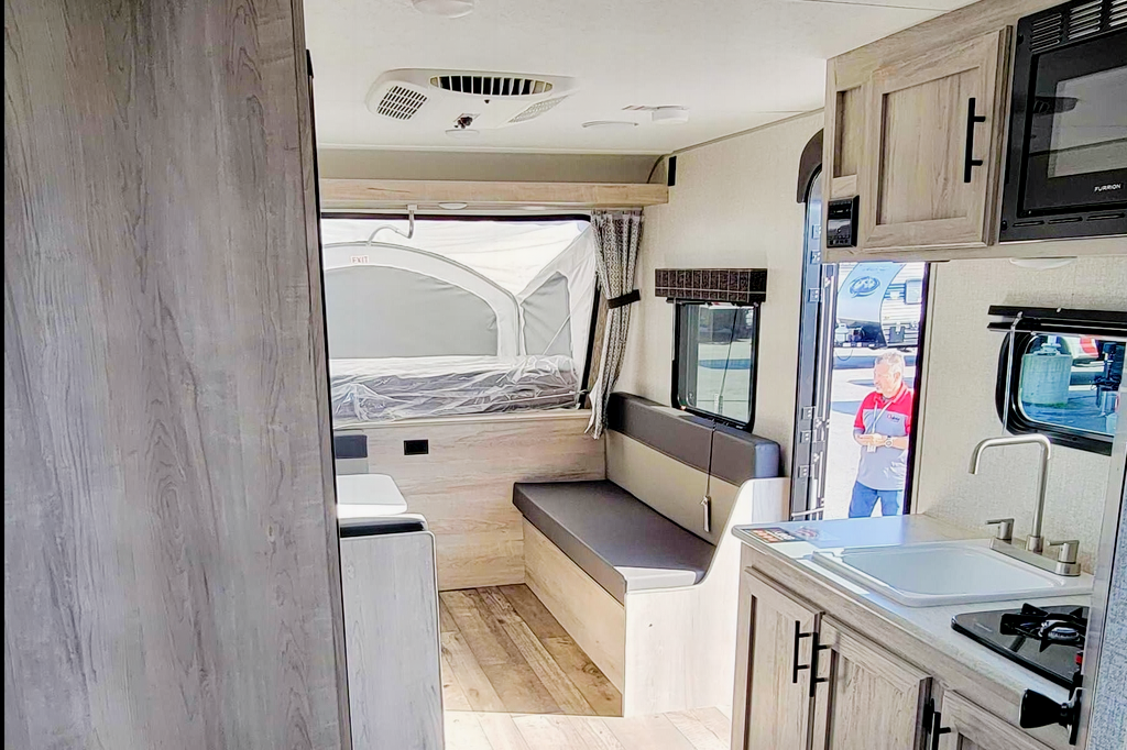 Tonia 's "Hybrid" Tent Trailer