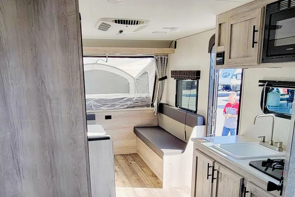 Tonia 's "Hybrid" Tent Trailer