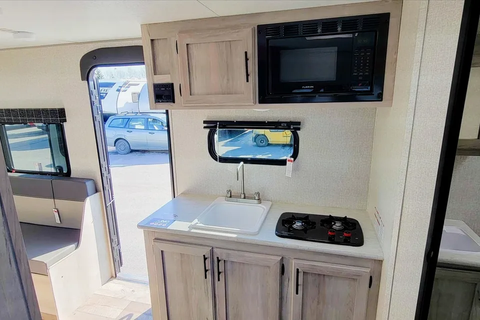 Tonia 's "Hybrid" Tent Trailer