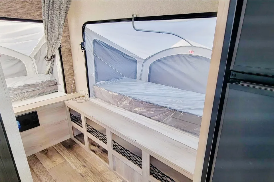 Tonia 's "Hybrid" Tent Trailer