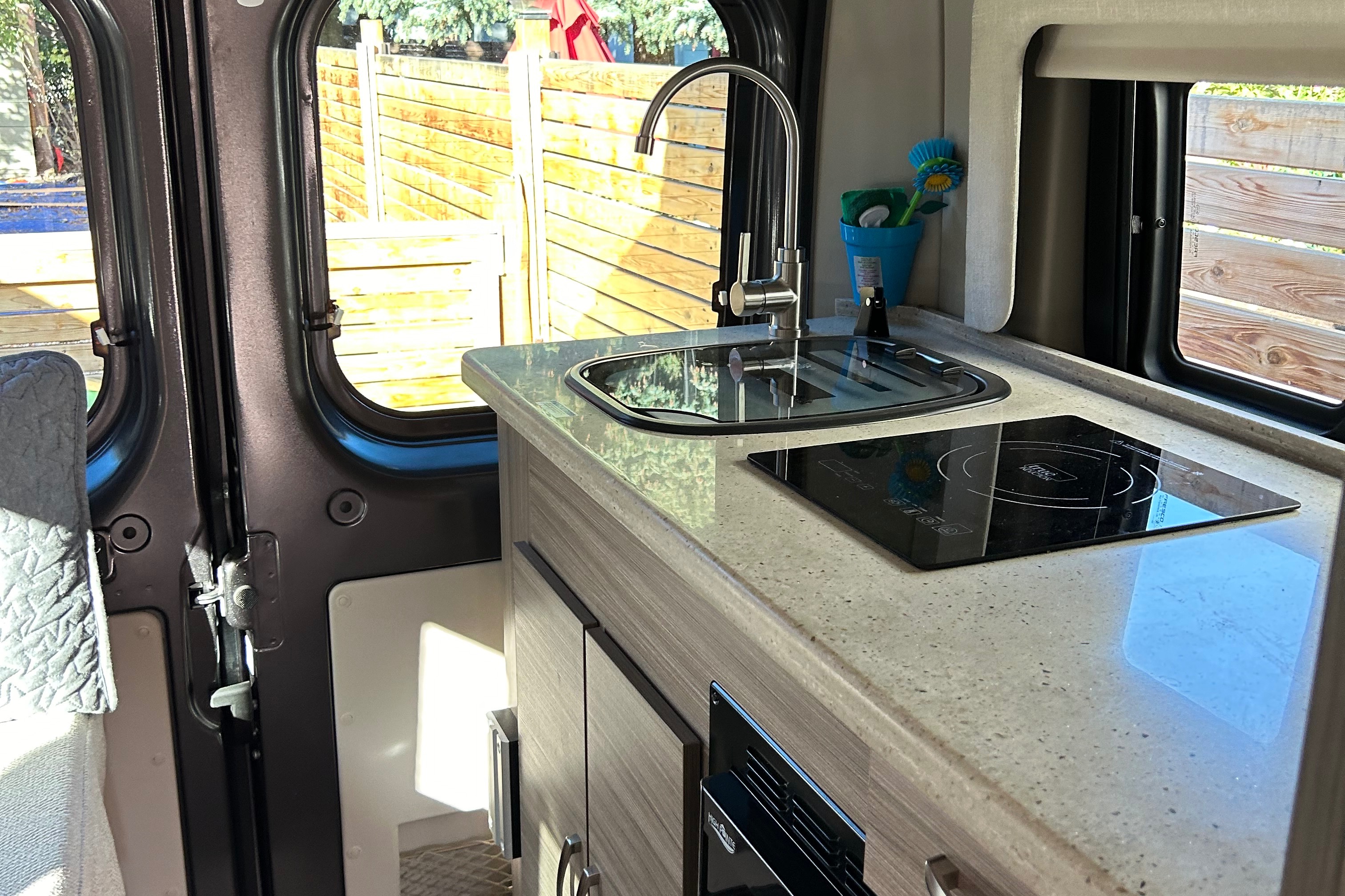 Syl’s Entegra ETHOS 20D Class B