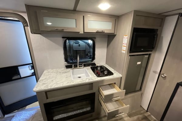 Tomie's Dutchmen Coleman 17B Travel Trailer