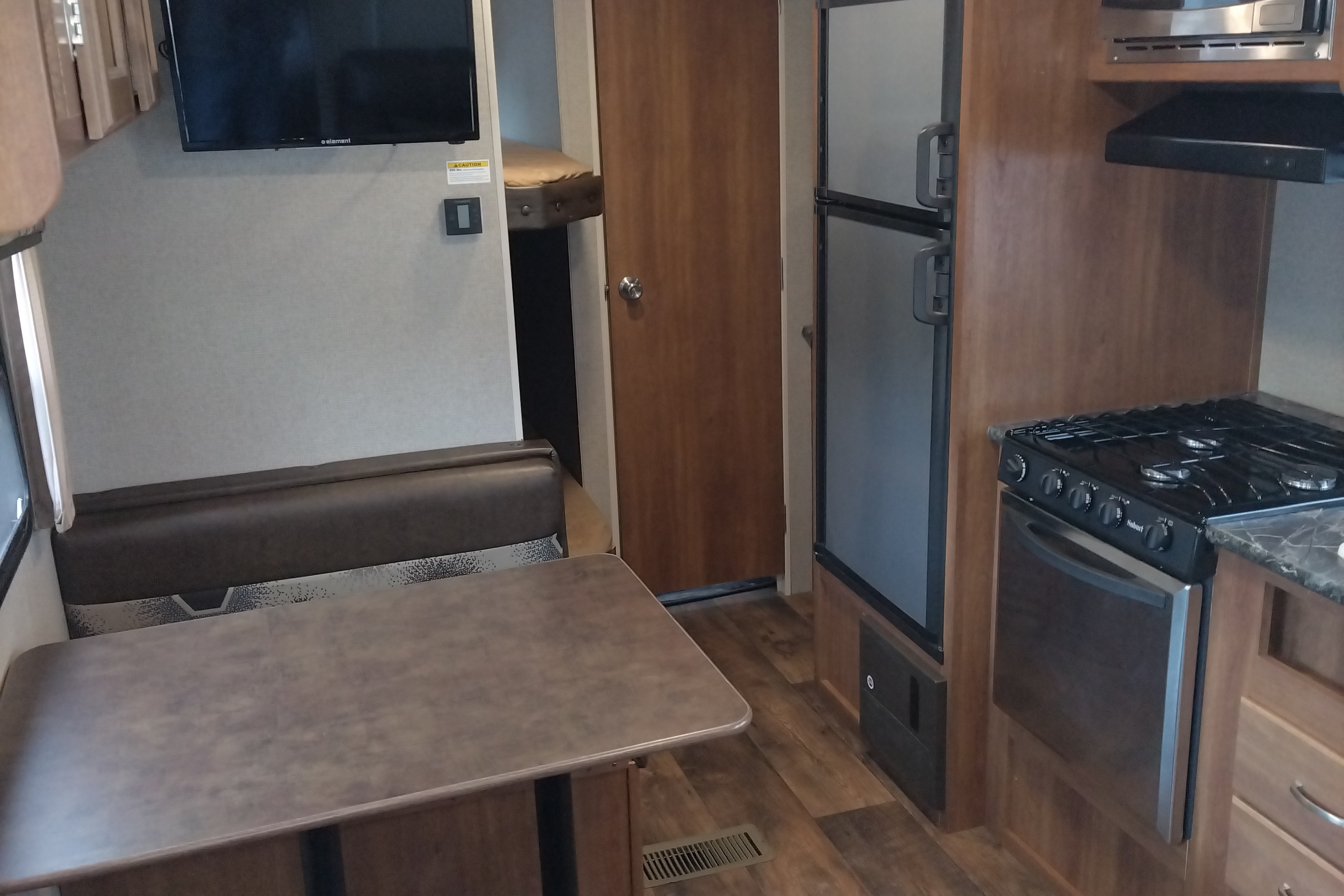 Private Queen, Sleeps 6+, Delivery!