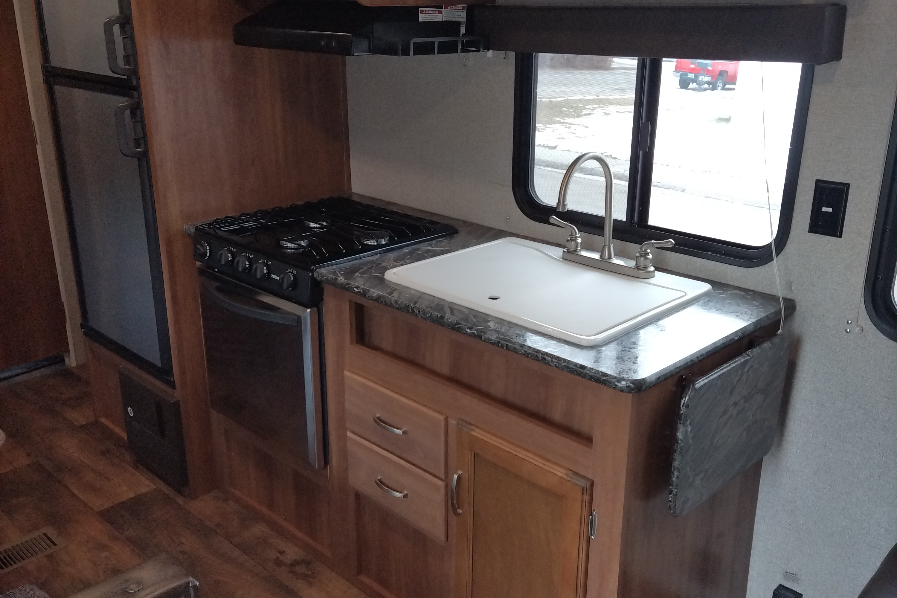 Private Queen, Sleeps 6+, Delivery!