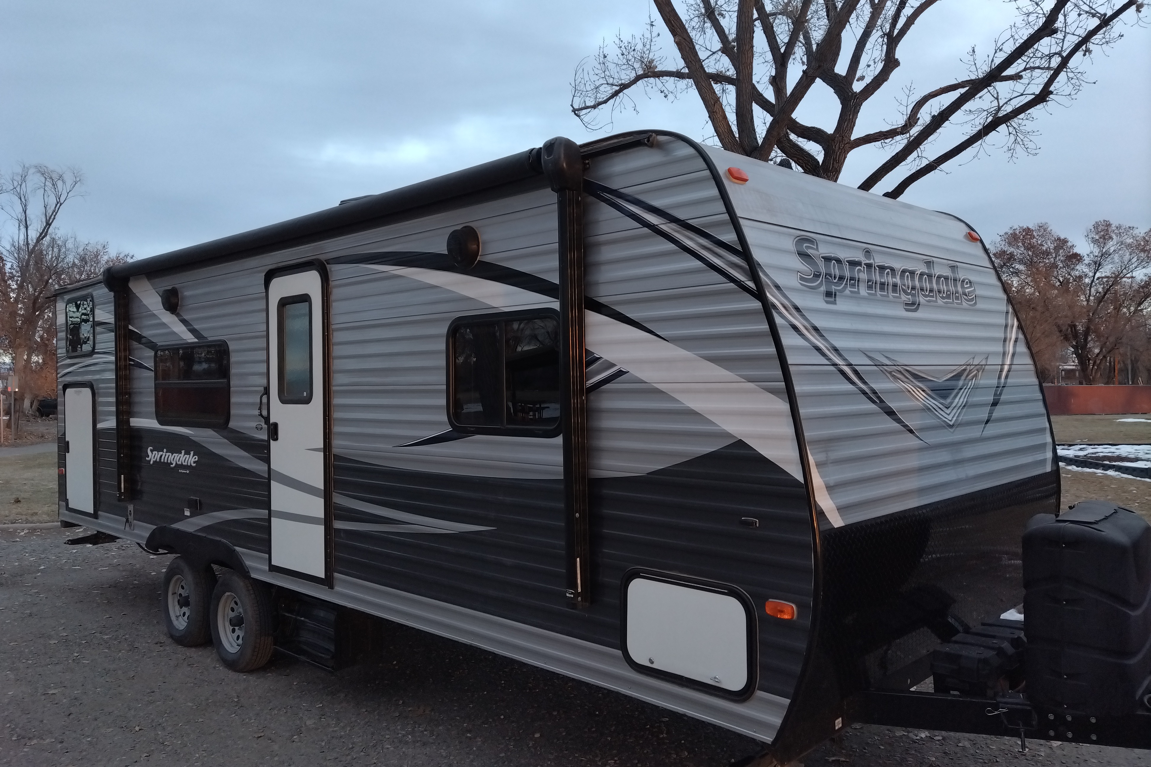 Private Queen, Sleeps 6+, Delivery!