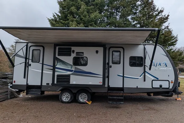 Dean and Debs Coachmen 259BHSS Travel Trailer