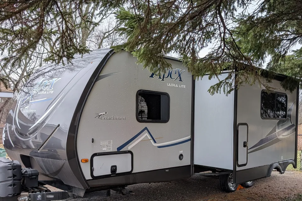 Dean and Debs Coachmen 259BHSS Travel Trailer