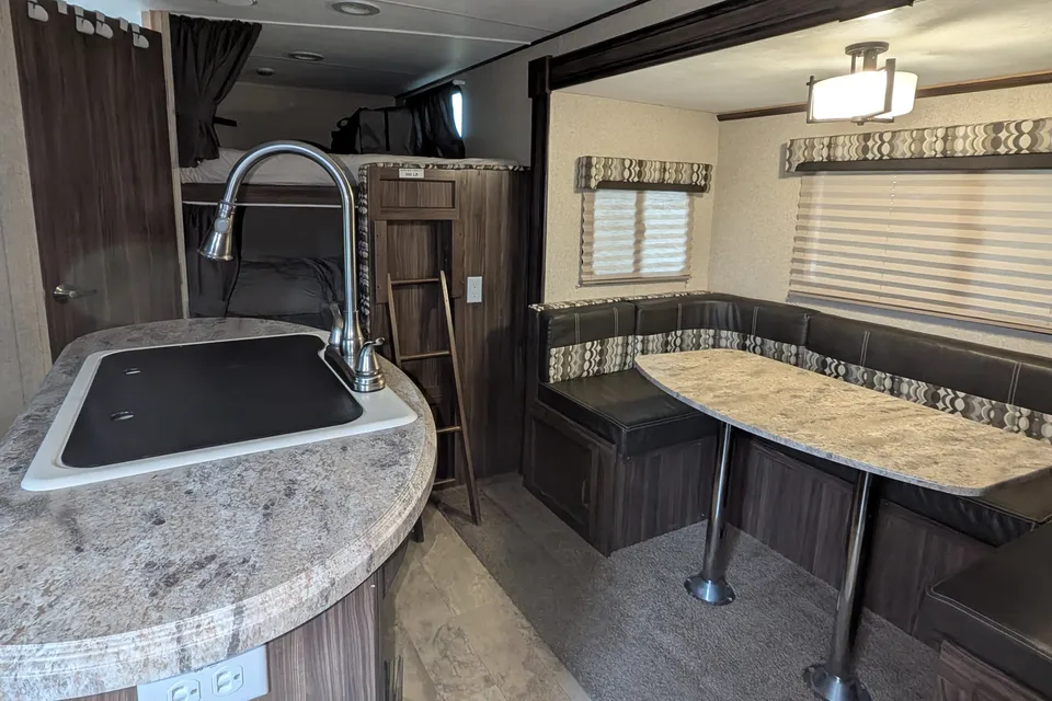 Dean and Debs Coachmen 259BHSS Travel Trailer