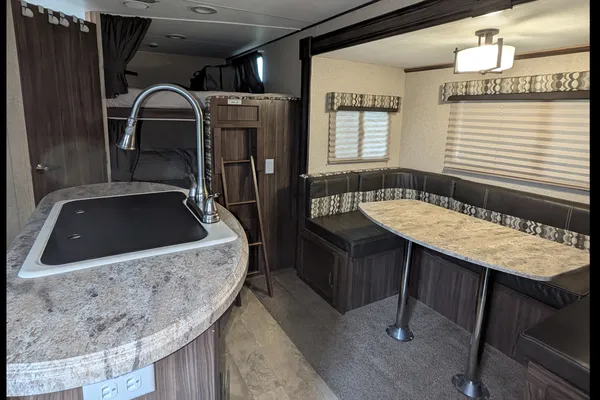Dean and Debs Coachmen 259BHSS Travel Trailer
