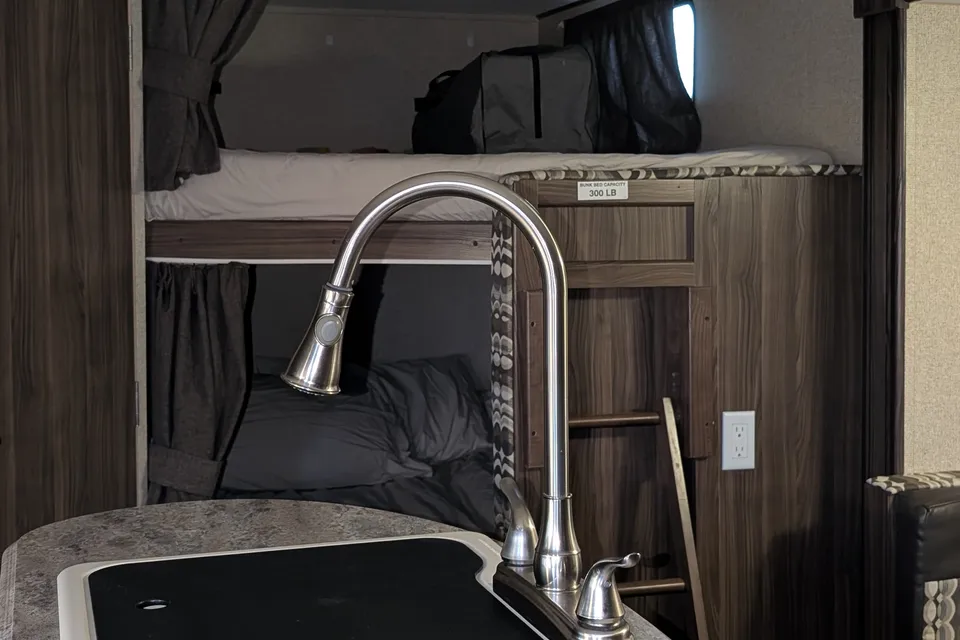 Dean and Debs Coachmen 259BHSS Travel Trailer