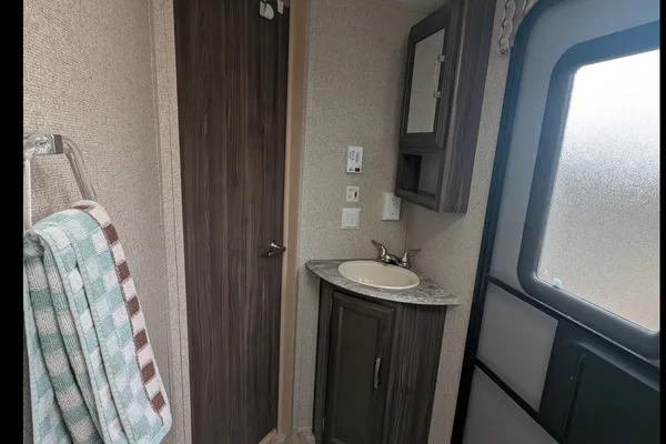 Dean and Debs Coachmen 259BHSS Travel Trailer