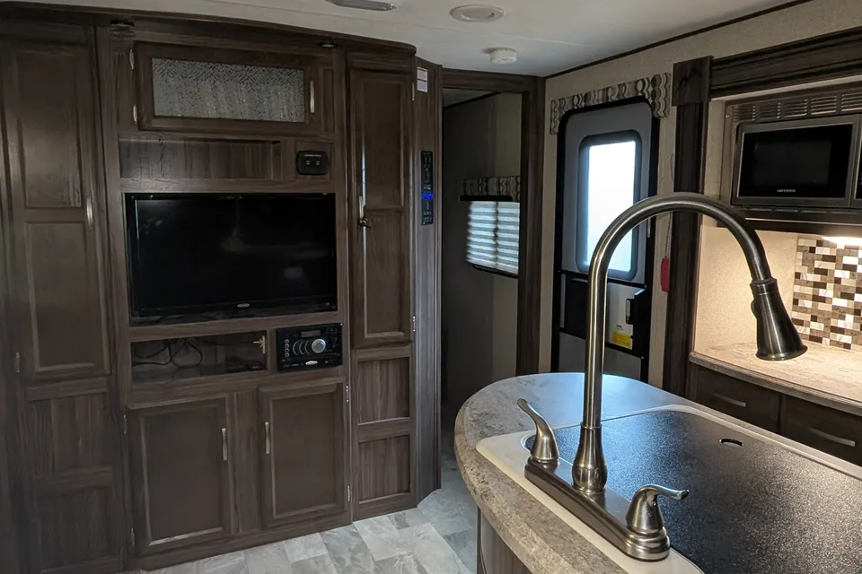 Dean and Debs Coachmen 259BHSS Travel Trailer
