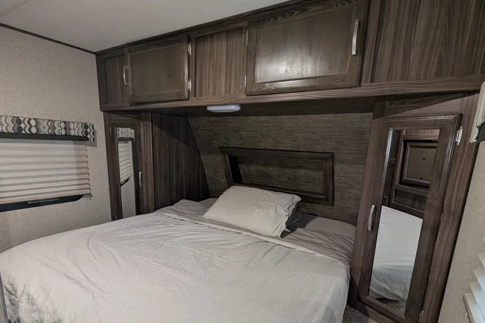 Dean and Debs Coachmen 259BHSS Travel Trailer