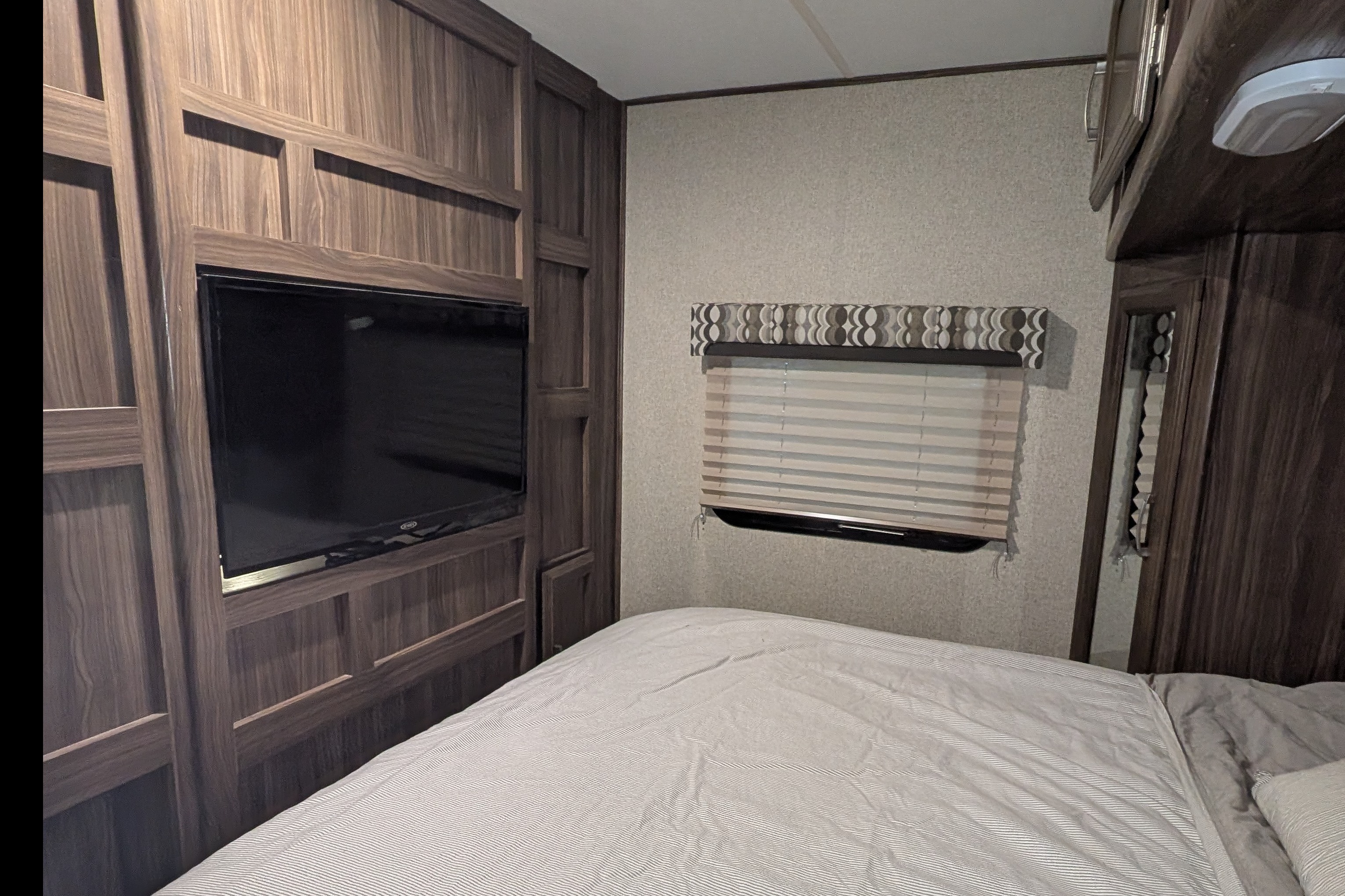 Dean and Debs Coachmen 259BHSS Travel Trailer
