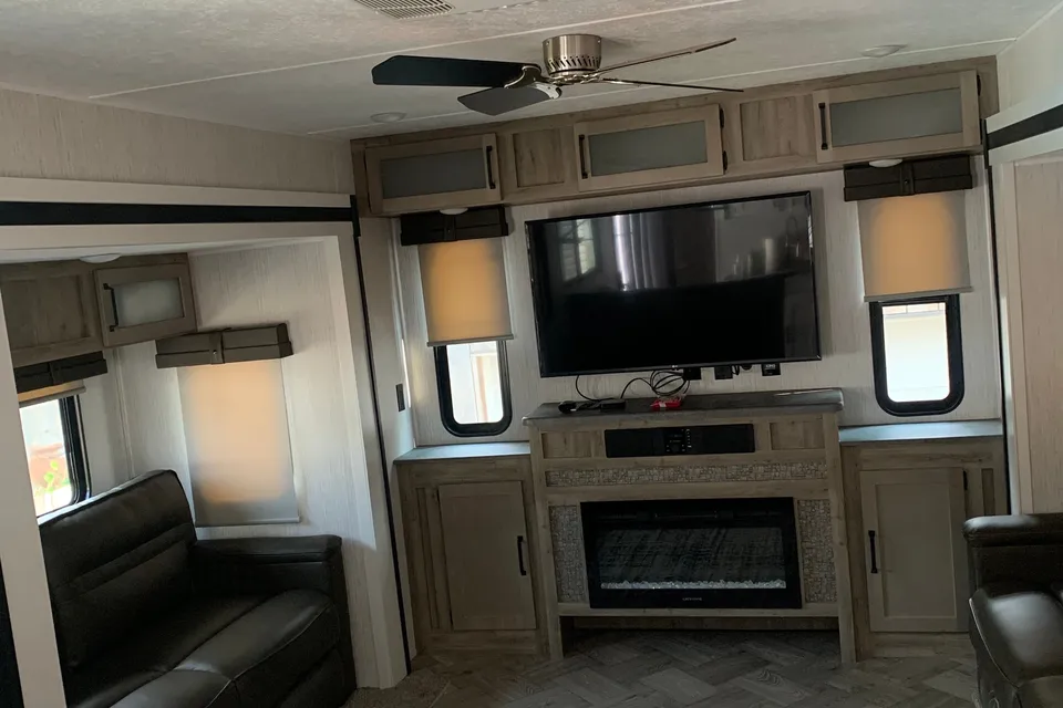 The Lotus Retreat | 2021 Puma 38D Park Model Escape