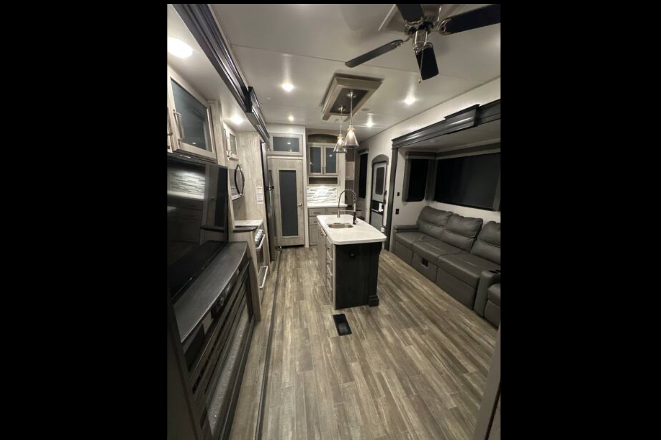 Spacious Modern Rv!!