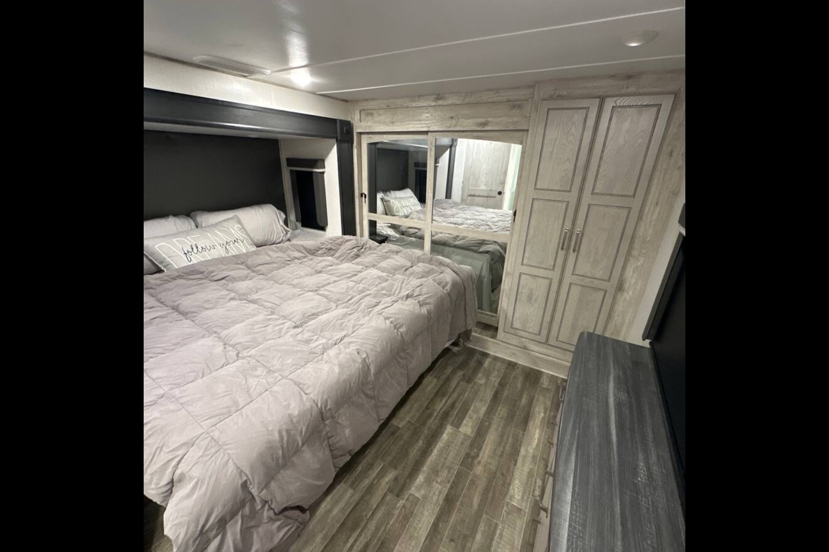 Spacious Modern Rv!!