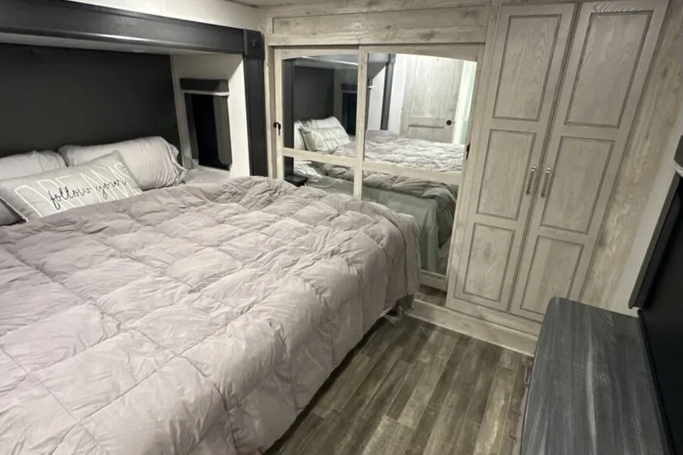 Spacious Modern Rv!!