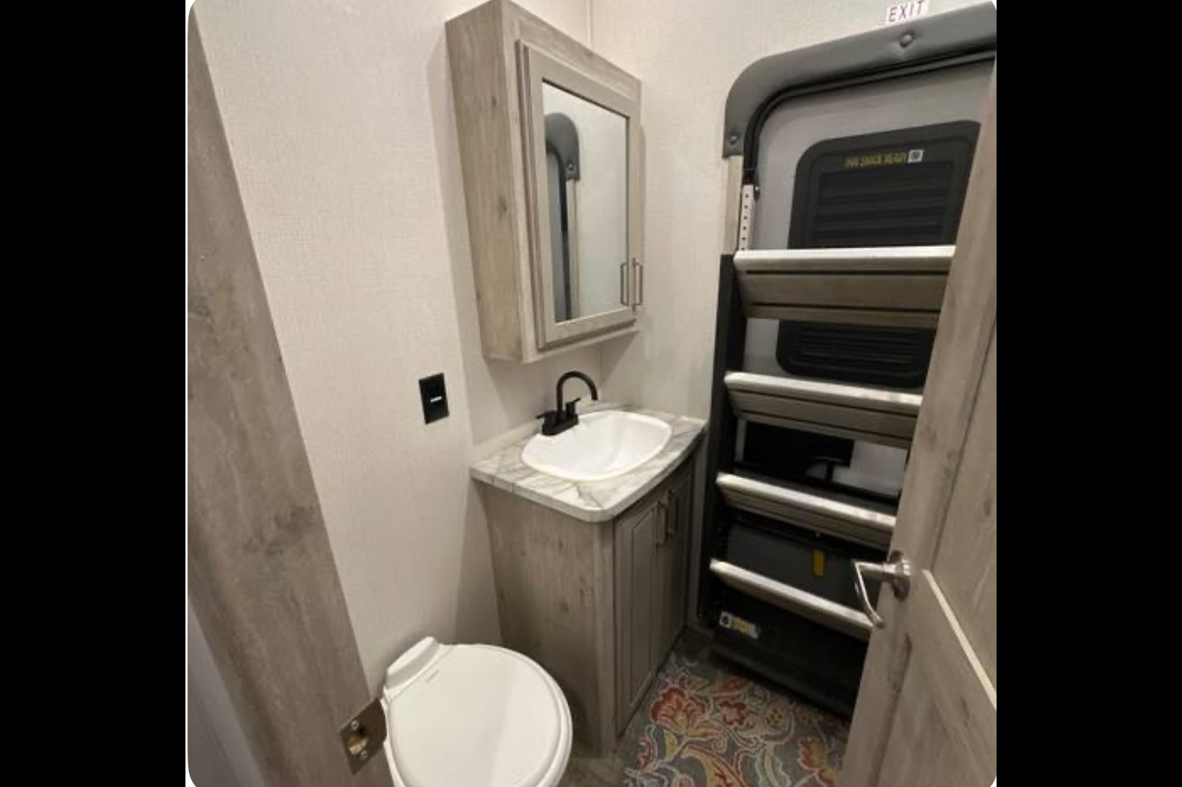 Spacious Modern Rv!!