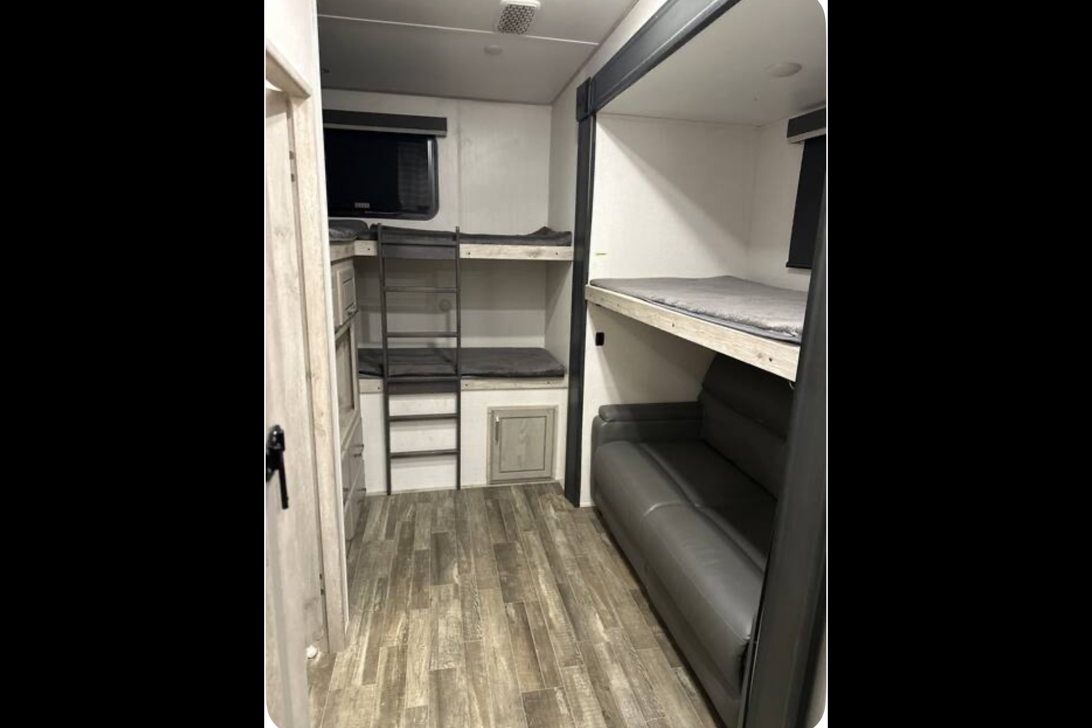 Spacious Modern Rv!!