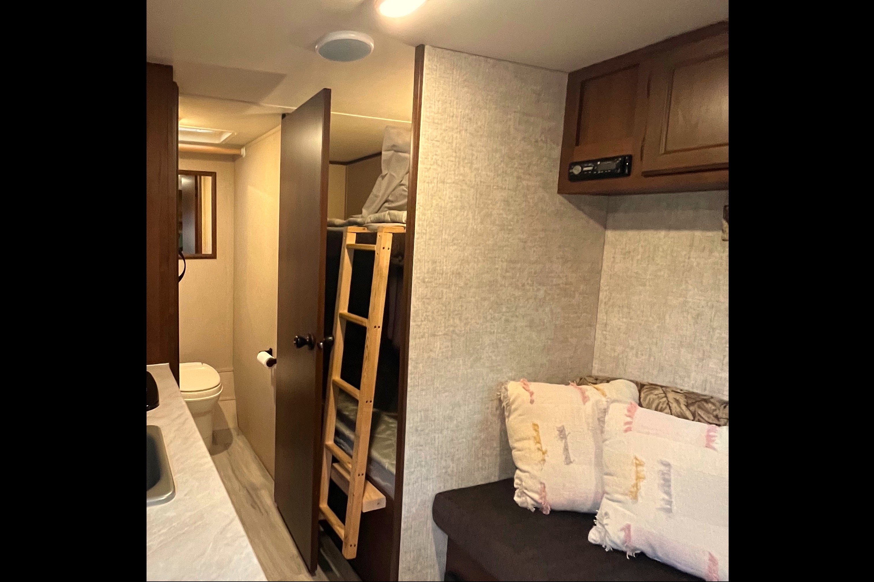 Family Friendly camper Jay Flight SLX