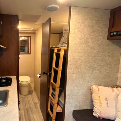 Family Friendly camper Jay Flight SLX
