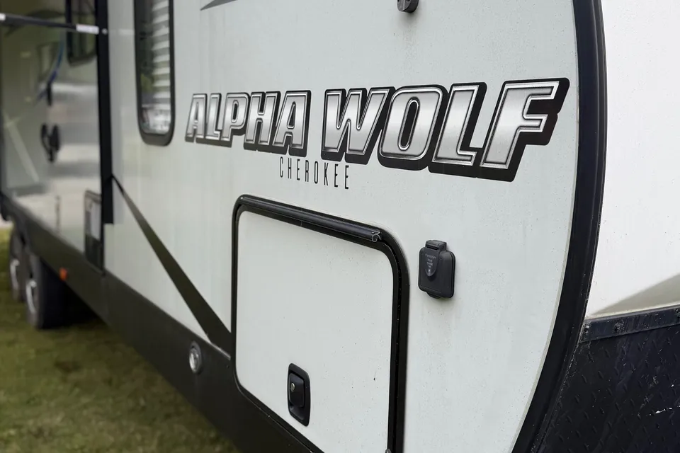 Alpha Wolf - Pet Friendly & Delivery