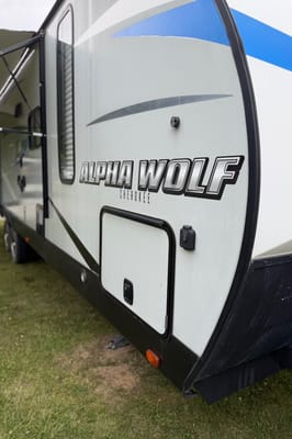 Alpha Wolf - Pet Friendly & Delivery