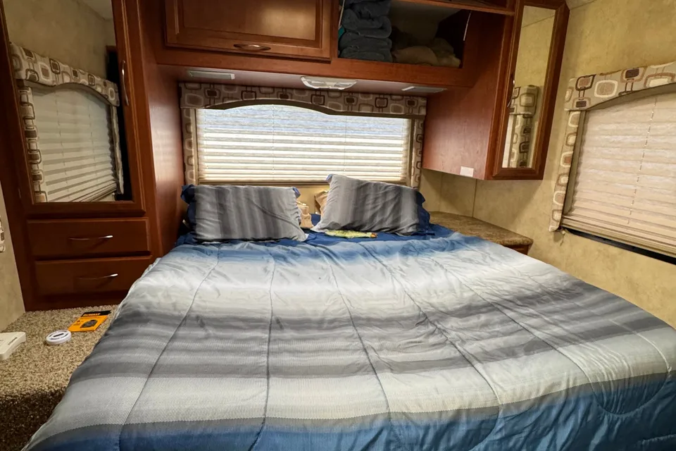 Ryker's Thor Motor Coach Four Winds 2013