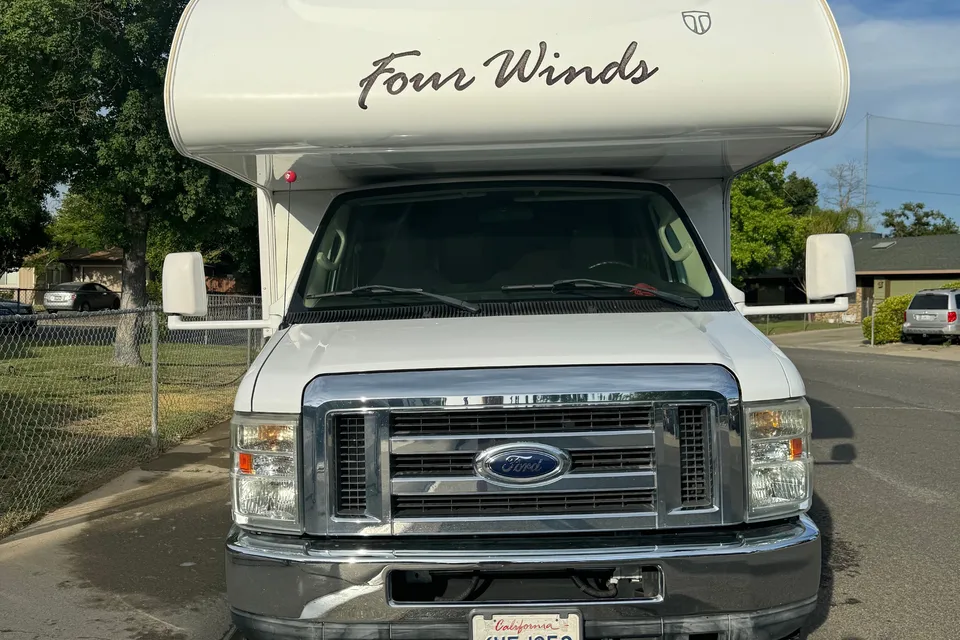Ryker's Thor Motor Coach Four Winds 2013