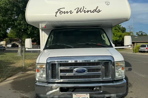 Ryker's Thor Motor Coach Four Winds 2013