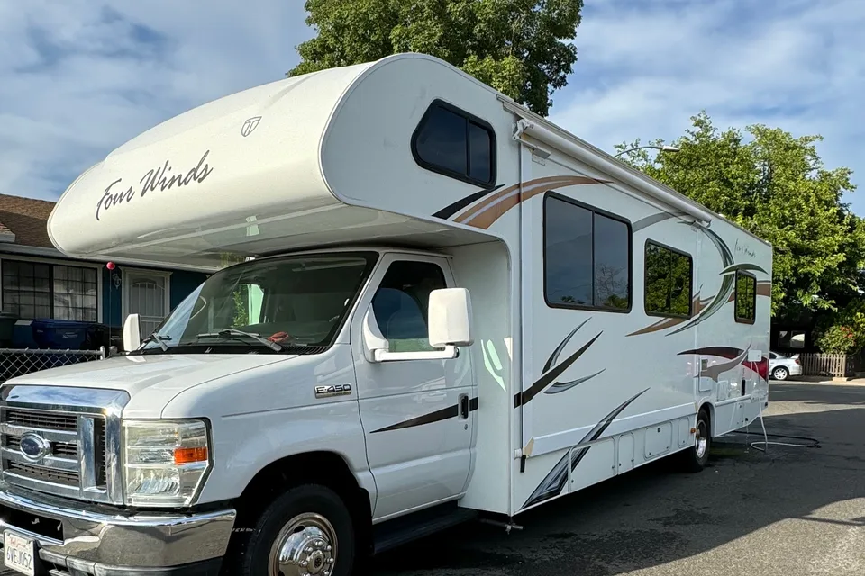 Ryker's Thor Motor Coach Four Winds 2013
